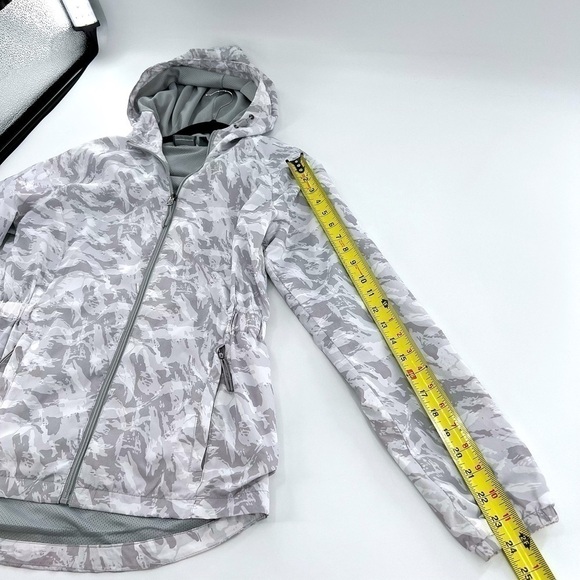 New balance windbreaker jacket Como woman’s size M - Picture 10 of 11